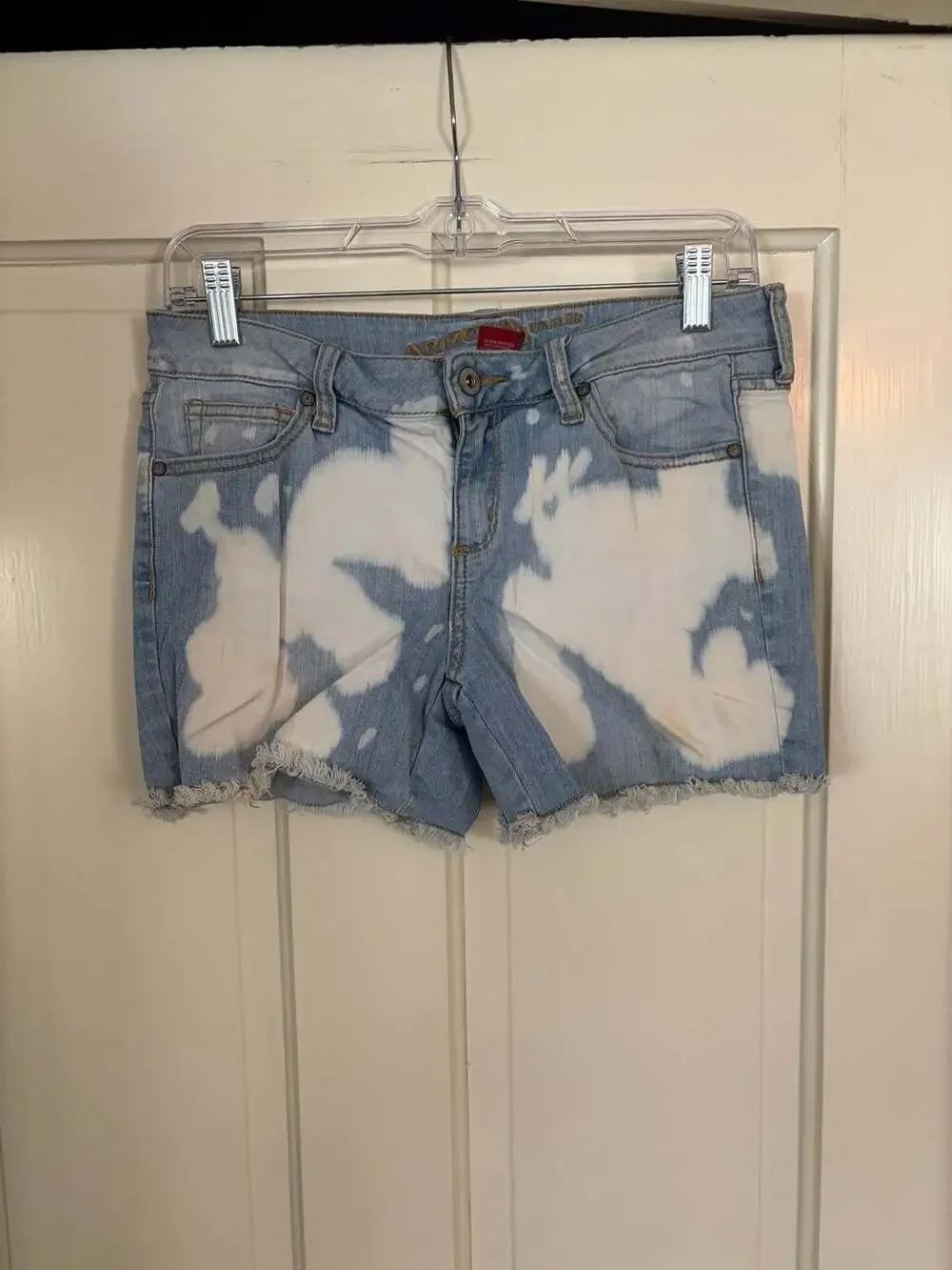 Arizona Jean Company Bleach Splatter Frayed Hem Denim Shorts Women's Size 7